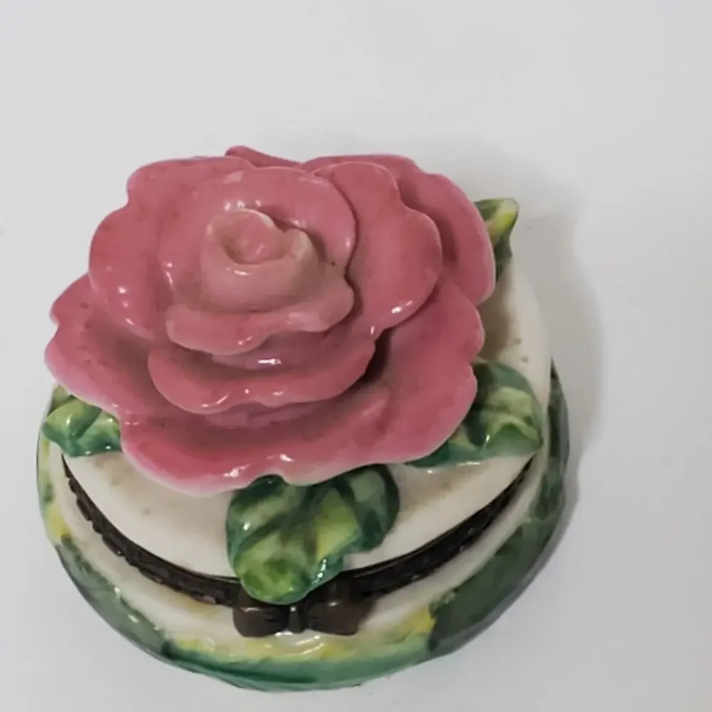Vintage floral ceramic lidded three-dimensional Rose trinket box 2
